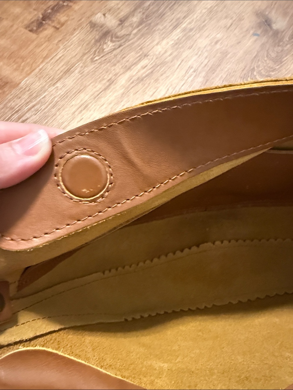 Portland Leather Koala Crossbody Medium Honey - Picture 5 of 12